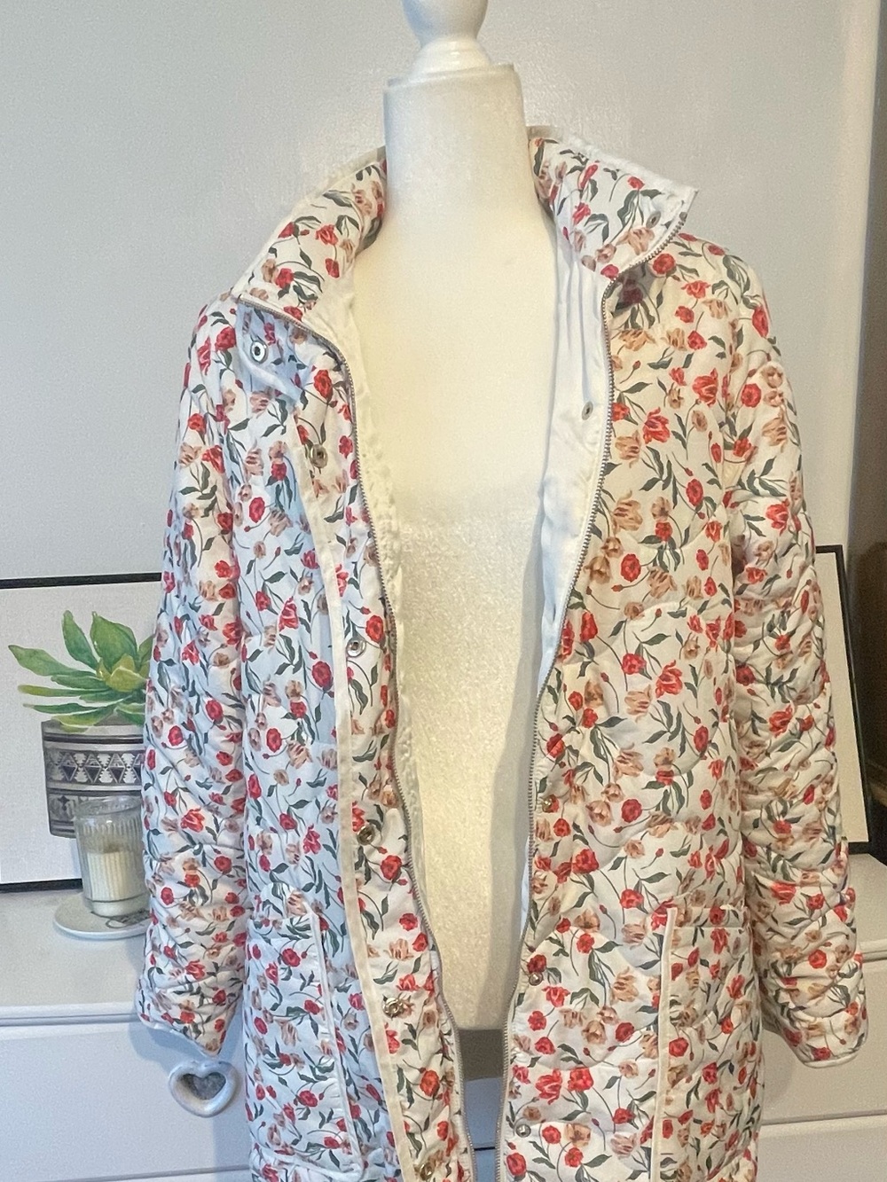 Draper James Cream Quilted Floral Utility Jacket with Red and Green Print size M - Picture 2 of 11